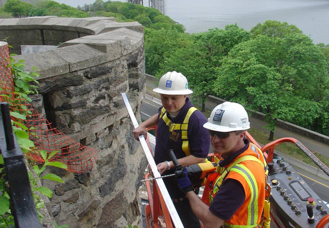 GEO-Instruments installing monitoring